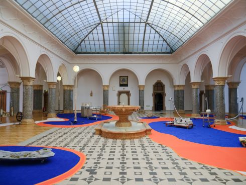 Gesamtansicht der Installation im Hallen